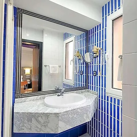 Faranda Pathos Gijon, Ascend Collection מלון 3*